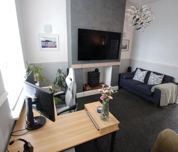2 bedroom terraced house to rent - Photo 3