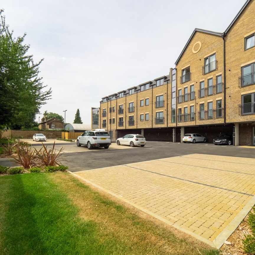 Stunning one bedroom furnished apartment to rent in Waterloo Wharf - Photo 1