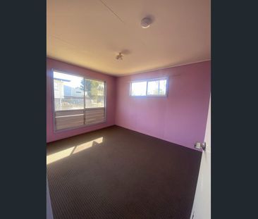 3-Bedroom Home in Quiet Location – Large Yard - Photo 3