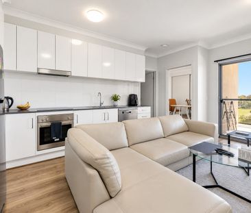 Stylish, Sun-Filled Living with Parkside Views in Prospect - Photo 3