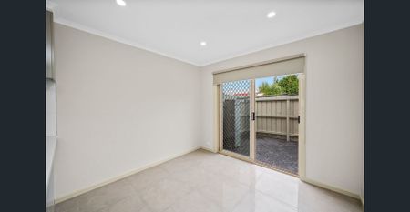 Exquisite Two-Storey Townhouse - Photo 2