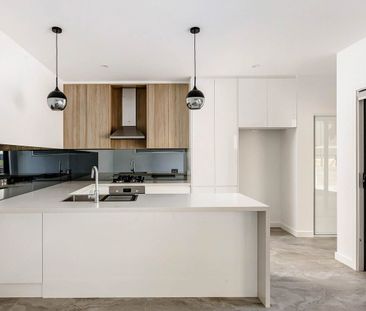 Stunning Near New 3 Bedroom Home - Photo 6