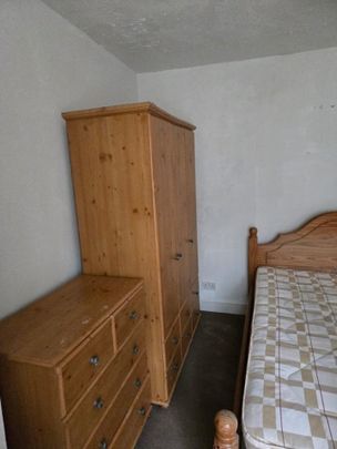 Room in a Shared House, Russell Street, LU1 - Photo 1