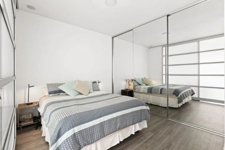 Designer Apartment for Inner-City Life - Photo 4