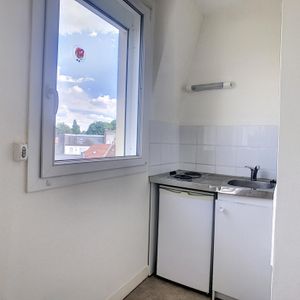 Location Appartement 1 pièce 24m² CREPY EN VALOIS 60800 - Photo 2