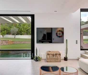 Maison à louer Valbonne, Cote d'Azur, France16 500 EUR / Mois - Photo 3