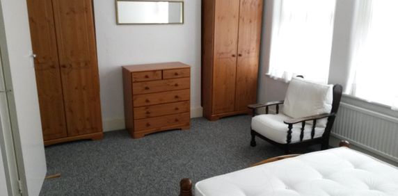 1 Bed Flat, Coldharbour Lane, SE5 - Photo 2