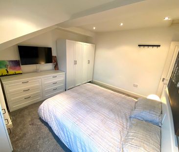 2 Bed Flat, Outram Road, CR0 - Photo 2