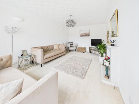 3 bedroom detached bungalow to rent - Photo 2