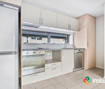 Stylish two-bedroom apartment puts you in the heart of the city - Photo 4