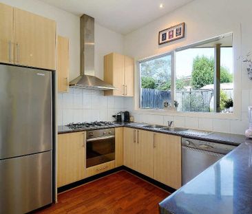 WELL PRESENTED | FRESHLY PAINTED | GREAT LOCATION - Photo 6