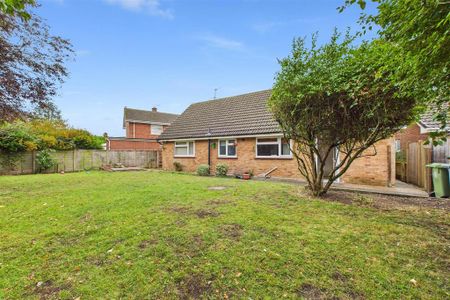 3 bedroom detached bungalow to rent - Photo 3