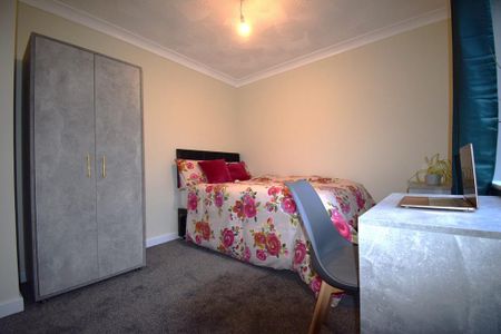 5 bedroom terraced house to rent - Photo 3