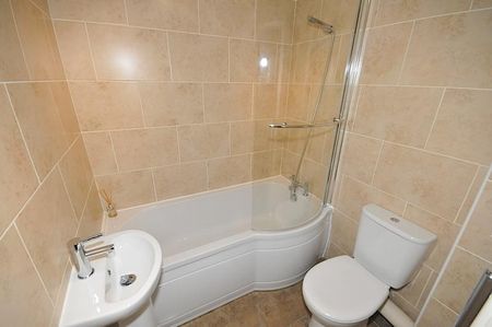 2 bedroom end of terrace house to rent - Photo 3