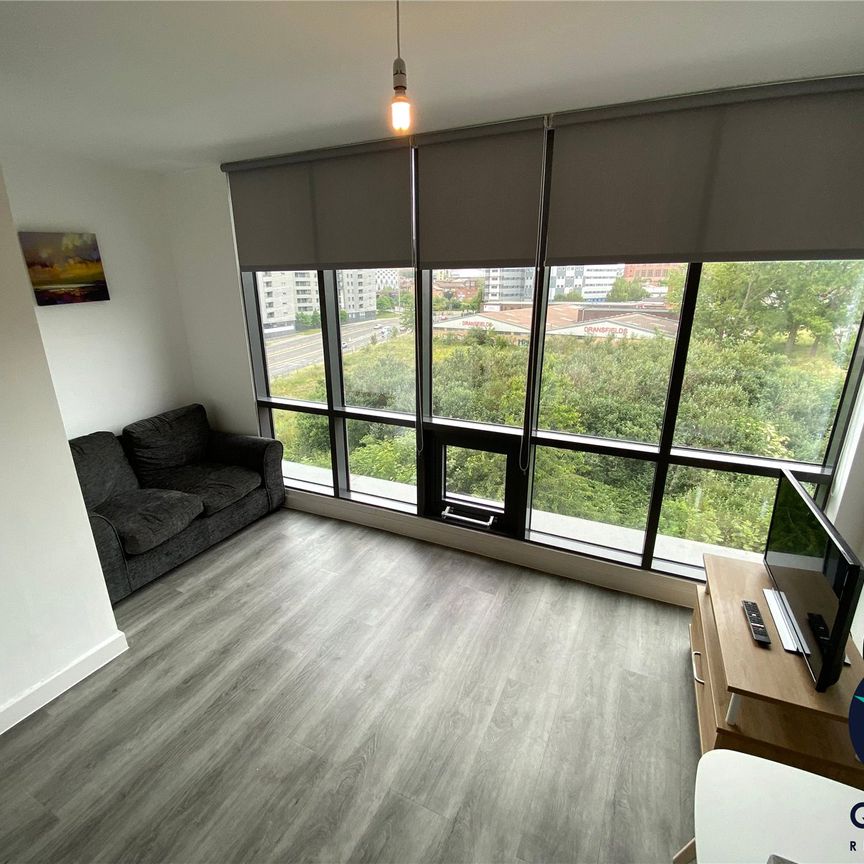 2 bedroom Flat To Rent - Photo 1