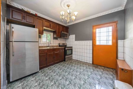 For Lease - 33 Lansdowne Avenue, Toronto, Ontario - Photo 2