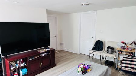 For Lease - 65 Gloria Street, Barrie, Ontario - Photo 2