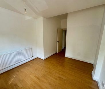 York Road, Woking, Surrey, GU22 7XS - Photo 2