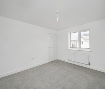 4 bedroom detached house to rent - Photo 3