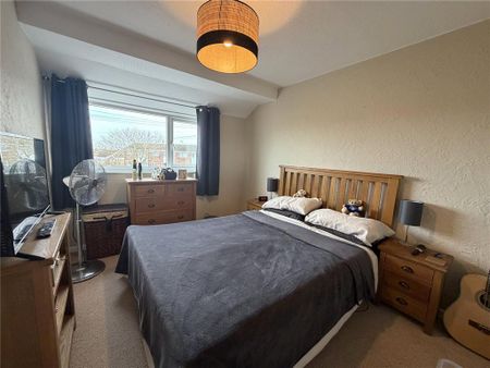 2 bedroom end of terrace house to rent - Photo 3