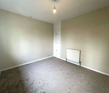 Spacious semi-detached property to let, situated on the ever popula... - Photo 4