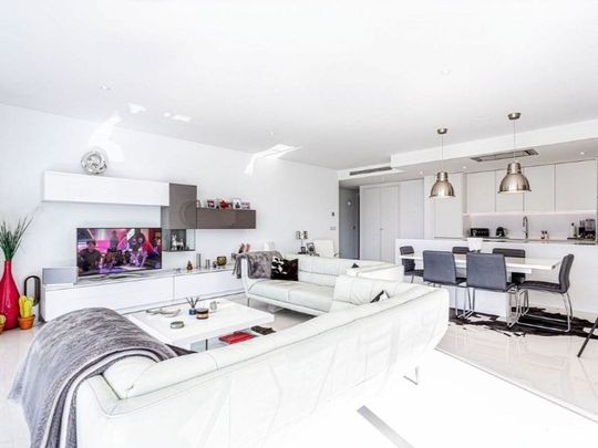 3 bedroom luxury Apartment for rent in Estepona, Spain - Photo 1