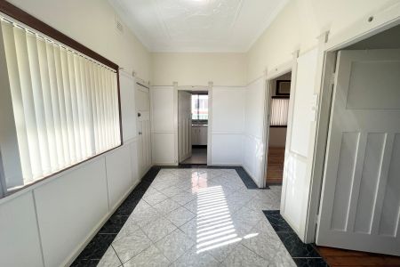 3 BEDROOM HOUSE - Photo 5