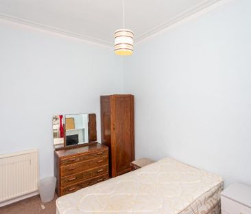 3 bedroom flat to rent - Photo 3