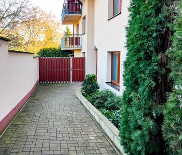 Pronájem bytu 1+kk se zahradou a parkováním v Dubči - Photo 6