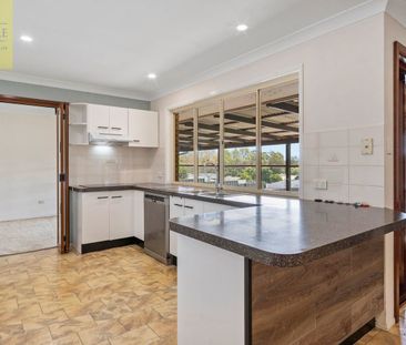 House available for rent featuring a swimming pool - Photo 5