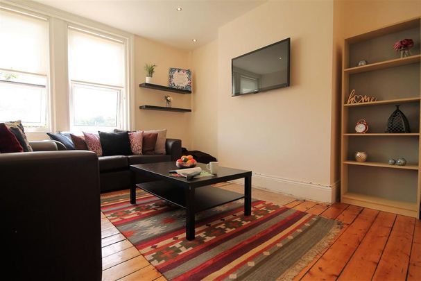 6 bedroom terraced house to rent - Photo 1