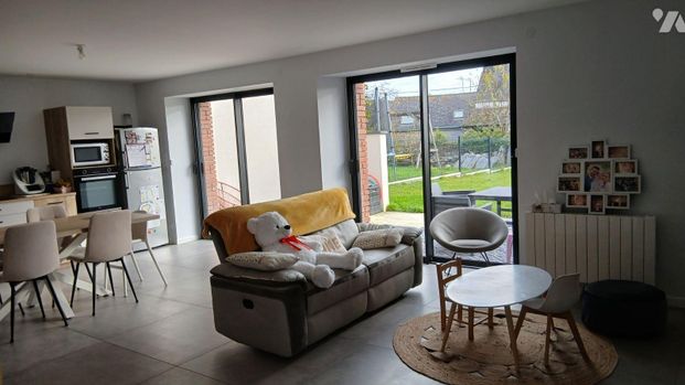 Située en plein centre-ville de La Gacilly, cette maison familiale, en excellent état offre de ... - Photo 1