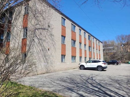 For Lease - 41 Huron Heights Drive Unit# #6, Newmarket, Ontario - Photo 2