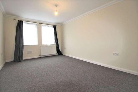 Wrotham Road, Gravesend, DA11 - Photo 2