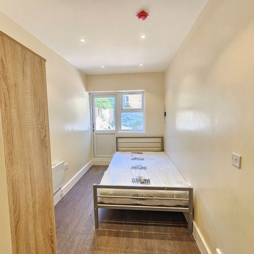1 Bed Flat, Finsbury Park Road, N4 - Photo 1