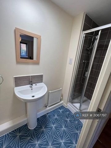 1 bedroom in a house share to rent - Photo 5