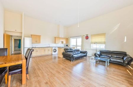 2 Bed Penthouse, Gean Court, N11 - Photo 2