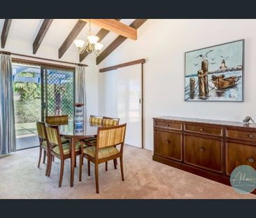 Perfect setting for outside entertaining ... - Photo 2