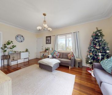 Charming Three Bedroom Home with Modern Amenities - Photo 1