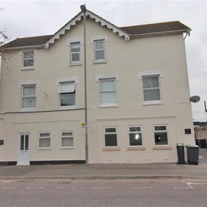 Stour Road, Christchurch, Dorset, BH23 1PL - Photo 2