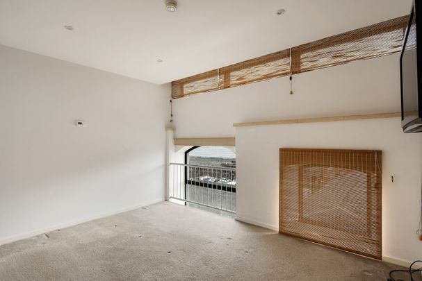 2 Bed Flat - Photo 1