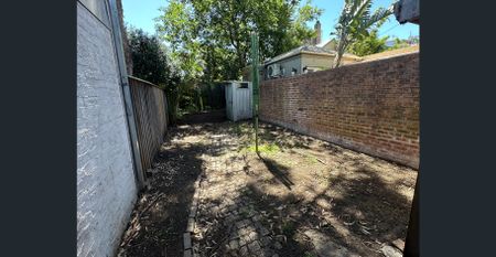 One Bedroom Terrace in Prime Location - Photo 3