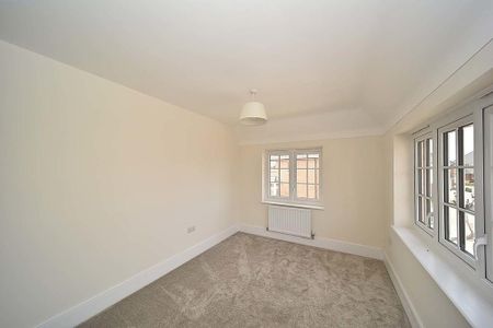 4 bedroom detached house to rent - Photo 3