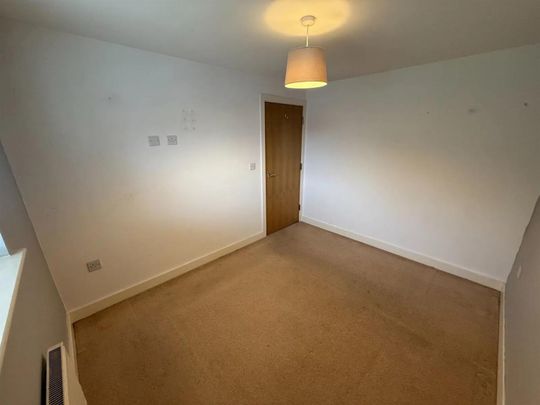 2 bedroom Flat To Let - Photo 1