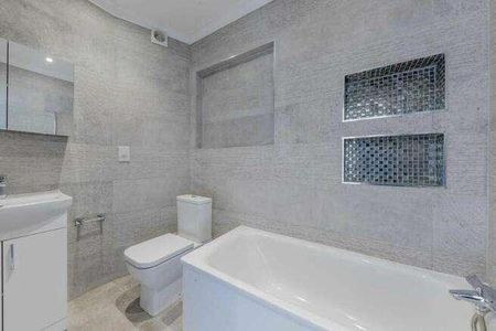 Finchley Road, London, NW3 - Photo 5