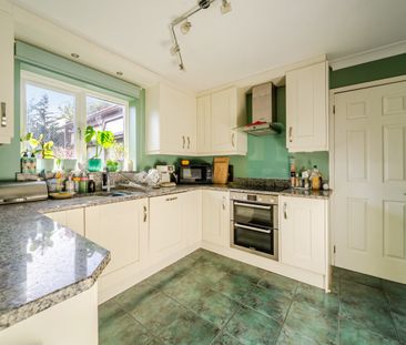 3 bedroom detached house to rent - Photo 2