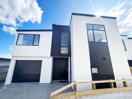 Stylish 4 Bedroom with Study Home in Prime Hillsborough Location - Photo 5