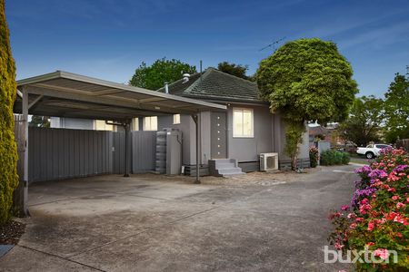 THREE BEDROOM HOME OFFERED WITH 3 OR 6 MONTH LEASE - Photo 5