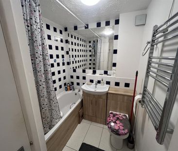 The Carousels, BURTON-ON-TRENT - Photo 6