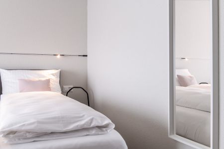 1.5 Zimmerwohnung - grosses Studio mit eigenem Waschturm - Photo 2